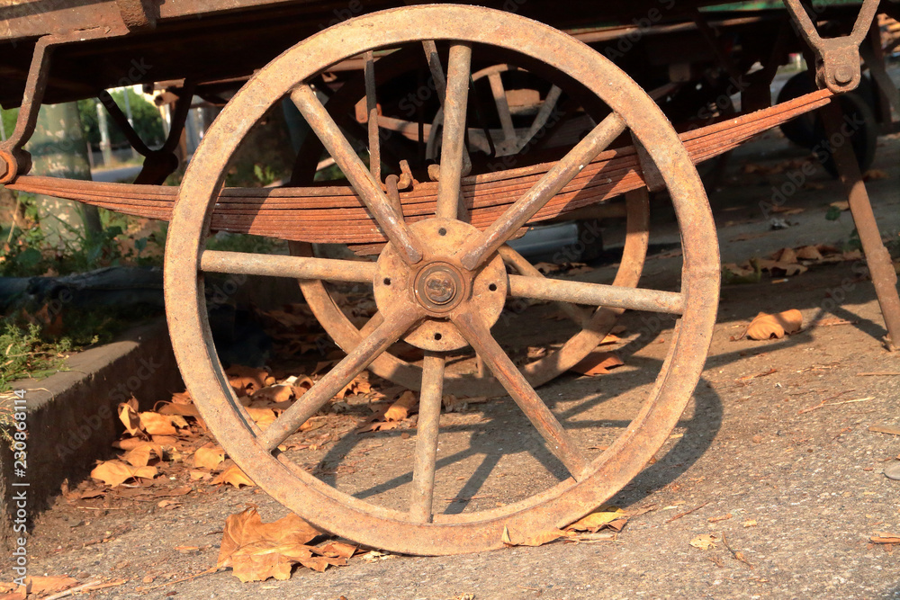 ruota di un carretto, wheel of a cart ruota di un carretto, wheel of a cart