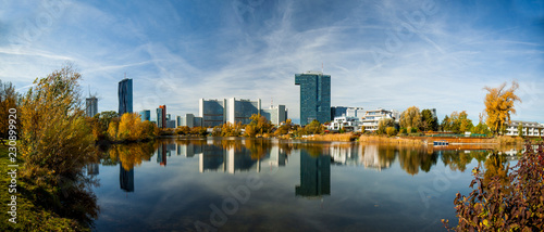 Photography Stadtbild von Wien mit Spiegelung im Wasser