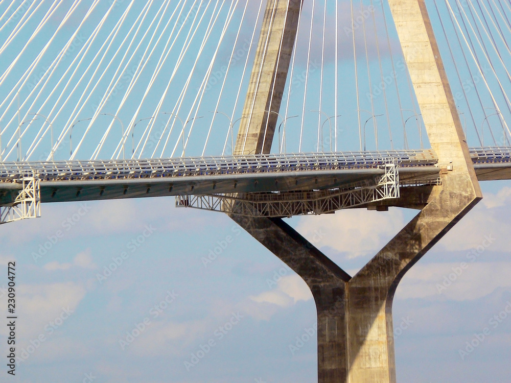 Obraz premium Puente de la Constitución, zwane La Pepa, w zatoce Kadyksu w Andaluzji. Hiszpania