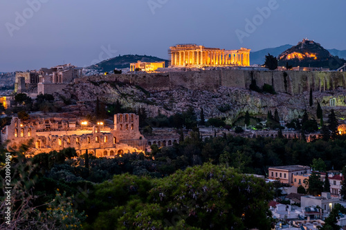 Fototapeta Naklejka Na Ścianę i Meble -  Night view of Acropolis of Athens