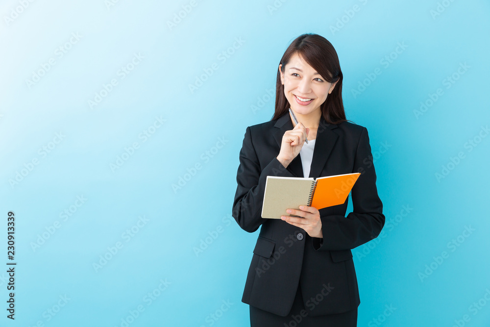 メモをする女性 ビジネス メモをする女性 ビジネス