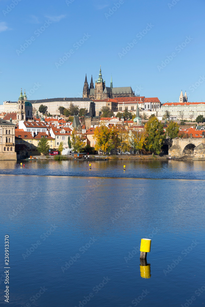 Obraz premium Colorful autumn Prague gothic Castle and Charles Bridge with the Lesser Town in the sunny Day, Czech Republic