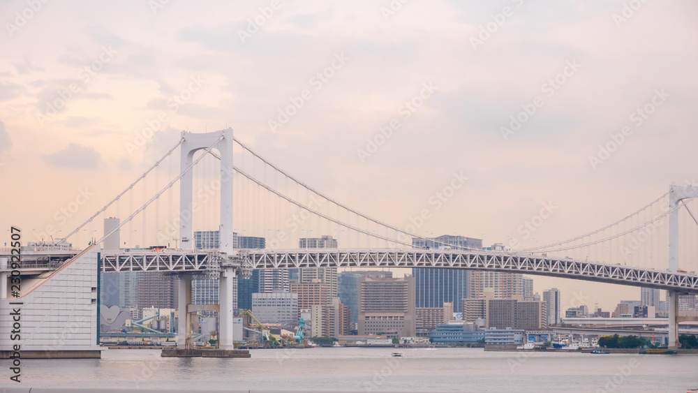 Obraz premium Rainbow Bridge from Odaiba with a great sky on background, Tokyo