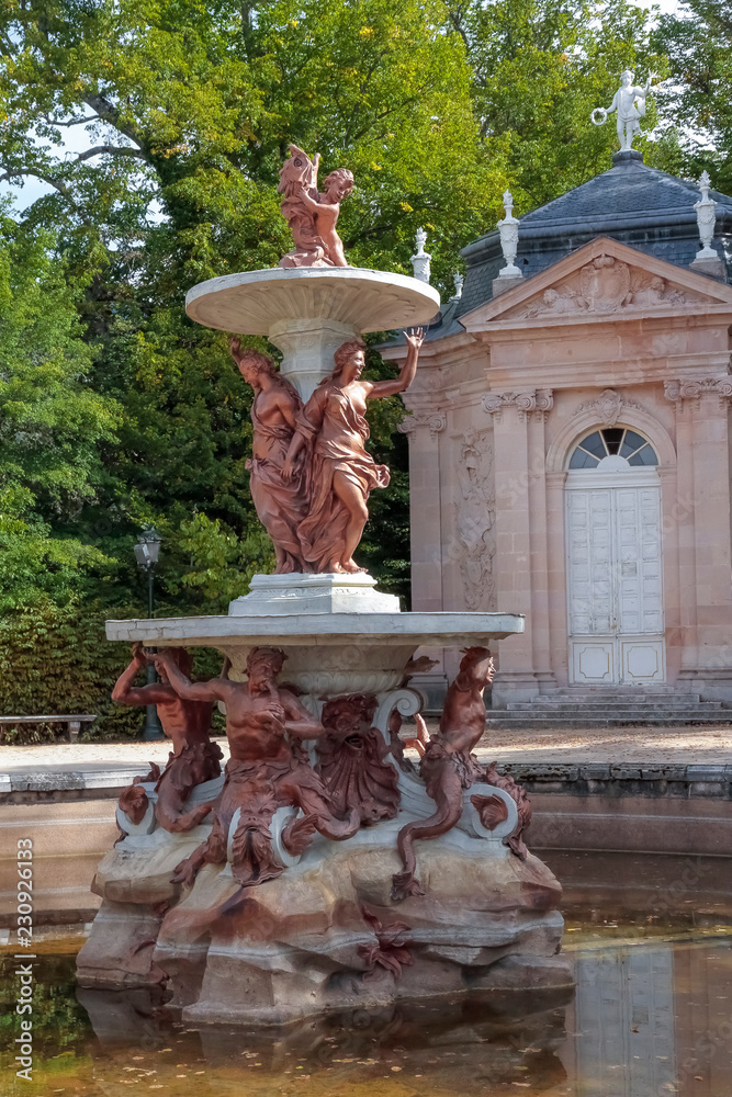 las tres gracias fountain in the gardens of la granja de san ildefonso - obrazy, fototapety, plakaty 