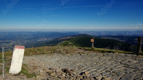 Panorama z najwyższego szczytu Karkonoszy, Śnieżki - zaraz po wjeździe na szczyt brukowaną, krętą drogą photo