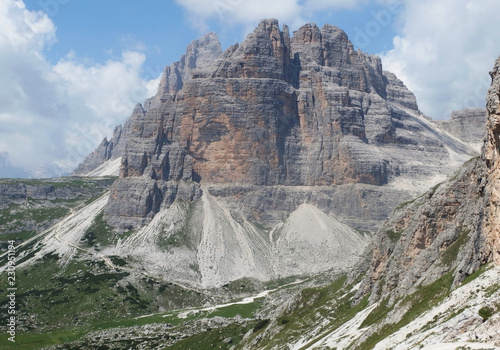Włochy, Dolomity - wiok na szlaku w masywie Monte Paterno