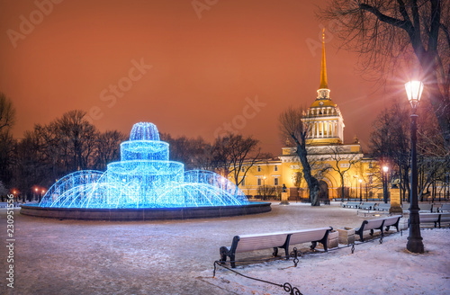 Новогодний фонтан у Адмиралтейства в Санкт-Петербурге New Year's Fountain at the Admiralty in St. Petersburg