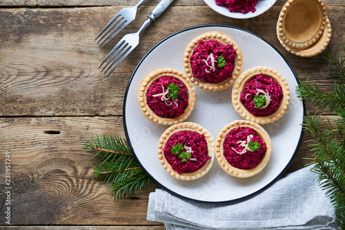 Tableau sur toile Tartlets with beetroot and cheese on a plate