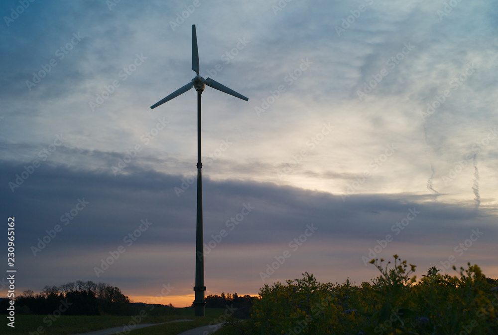 Obraz premium Single Electric Wind Power Station at Dawn