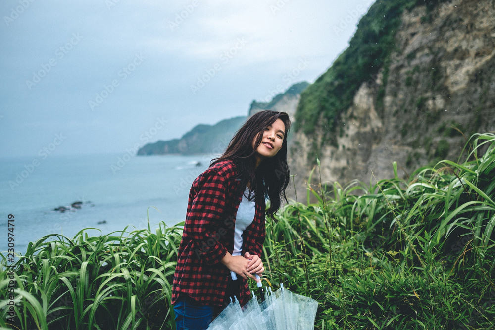 海と女性 海と女性