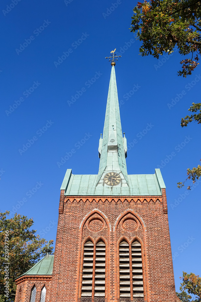 Fototapeta premium Backsteinkirche in Eickeloh, Niedersachsen, Bremen