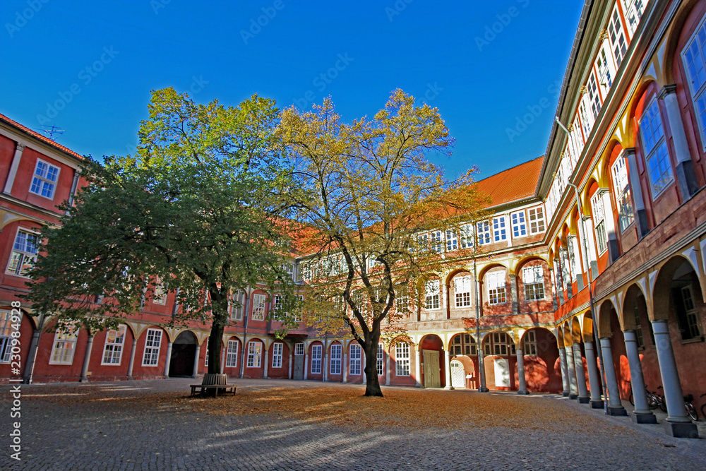 Wolfenbüttel: Innenhof des Schlosses - Herbststimmung (17. Jh., Niedersachsen)