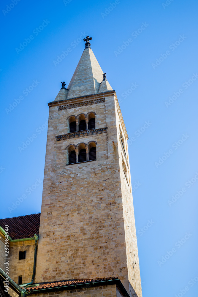La Basilique Saint-Georges dans le Château Royal de Prague La Basilique Saint-Georges dans le Château Royal de Prague