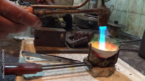 jeweler melts metal