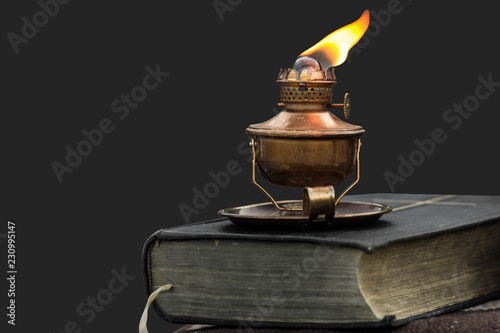 Canvas-taulu Oil lamp on old bible
