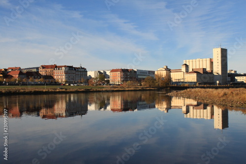 Riesa; Herbstmorgen an der Elbe