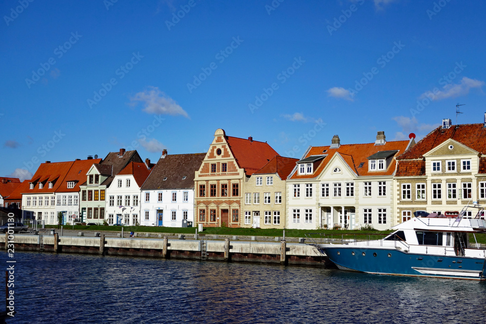 Glückstadt an der Elbe Häuser am Hafen