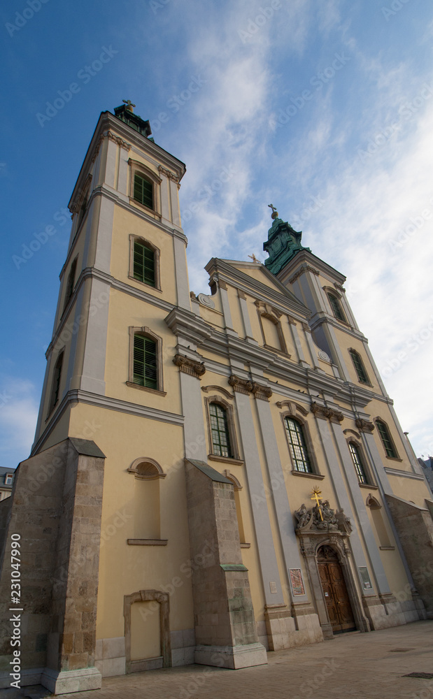 Budapest: Nagyboldogasszony-Kirche (Nagyboldogasszony-templom) in der Innenstadt, an der Donau in Pest