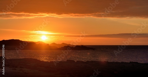 Coucher de soleil sur la Bretagne © aquaphoto