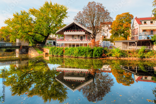 Das Petrihaus in Frankfurt-Rödelheim in herbstlicher Atmosphäre