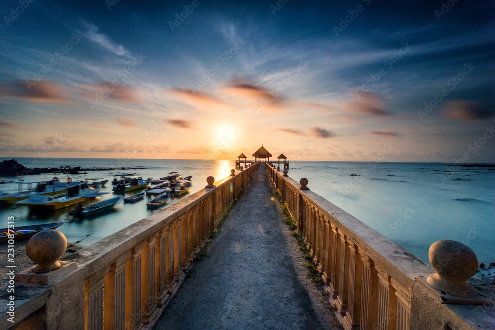 Obraz premium Beautiful long exposure sunrise shot at jetty. Image contain certain grain or noise and soft focus when view at full resolution