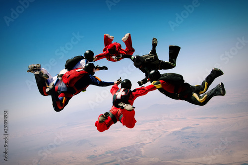 Skydiving teamwork formation