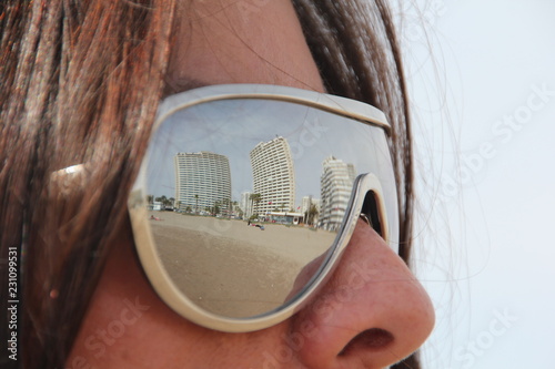 Sunglasses reflections