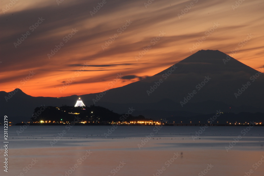 富士山と江の島の夕景