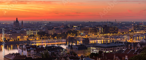 Fototapeta Naklejka Na Ścianę i Meble -  Budapest Panorama: morning blue hour