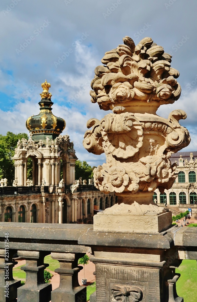 Dresden, Zwinger, Vase und Kronentor