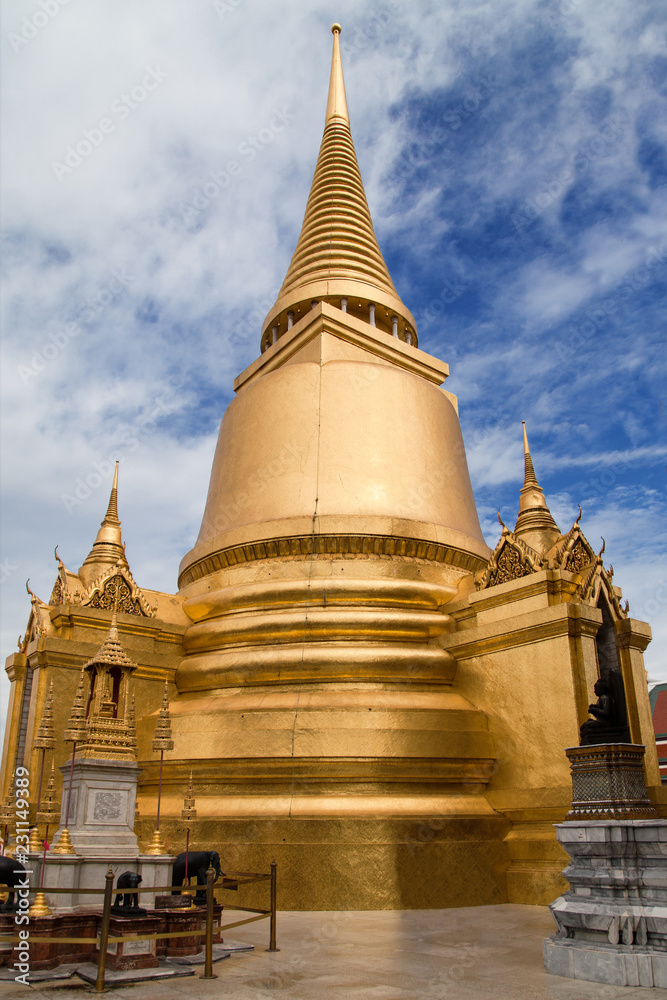 Fototapeta premium Phra Si Rattana Chedi