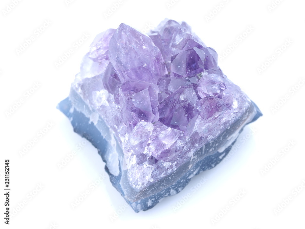 Obraz premium amethyst crystals on white background