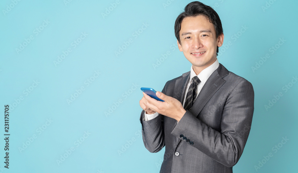 スマホを持つ男性 Stock 写真 Adobe Stock