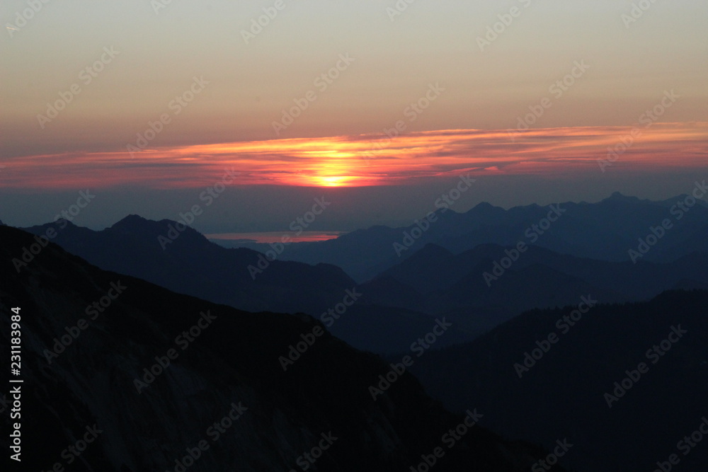 Die Sonne geht über dem Starnberger See unter Die Sonne geht über dem Starnberger See unter