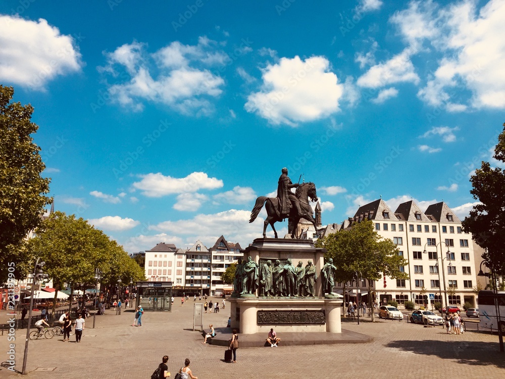 statue in paris