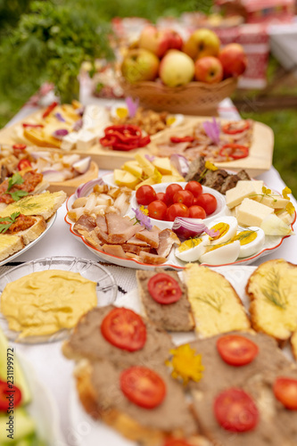 Table with food plates from Romania and Moldova