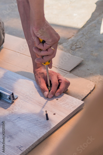 furniture assembling - Carpentry screws for a knock down wooden table..