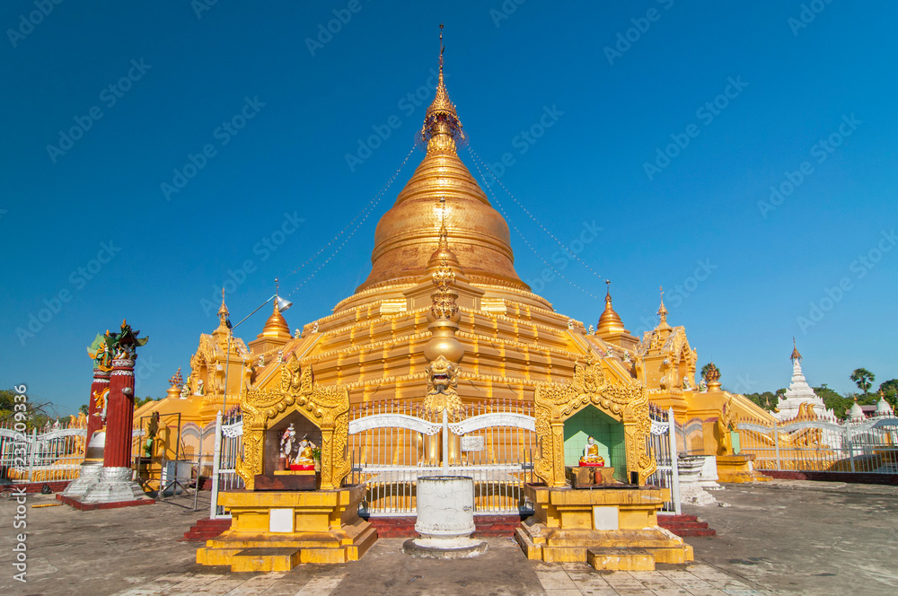 Fototapeta premium Kuthodaw Pagoda (Mahalawka Marazein), (Royal Merit), is a Buddhist stupa, in Mandalay, Burma (Myanmar), that contains the world's largest book.