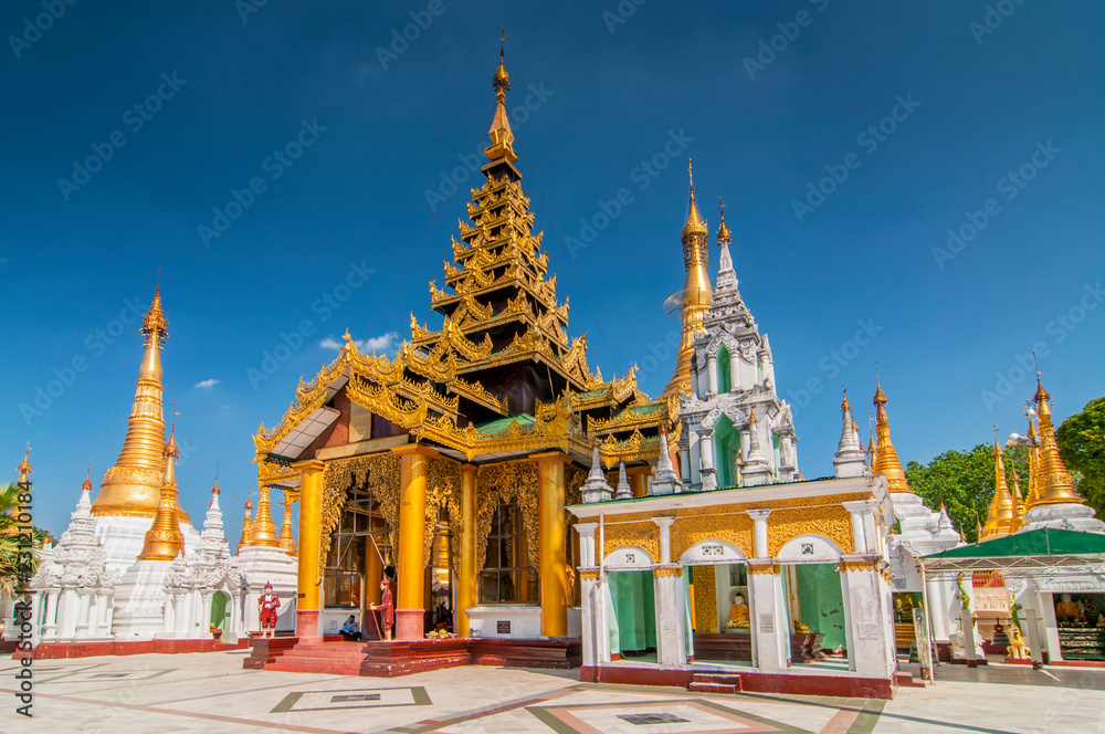 Fototapeta premium Shwedagon Paya is the most sacred golden buddhist pagoda in Yangon, Myanmar.