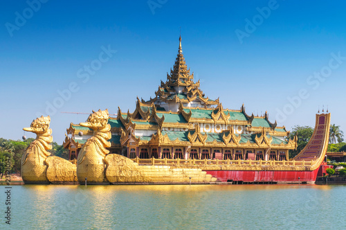 Karaweik Palace in Kandawgyi Royal Lake, Yangon, Myanmar. © GISTEL