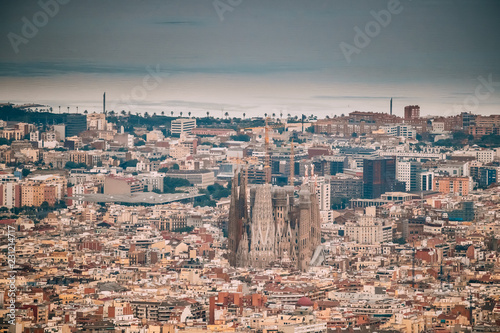 Canvas Print Barcelona, Spain. Aerial View Of City Cityscape. Basilica And Ex