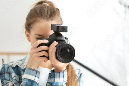 Young female photographer w...
