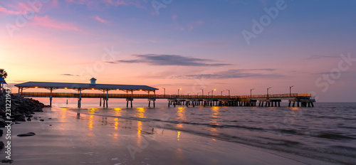 Tableau sur toile The Pier at Sunrise, St Simons Island, GA