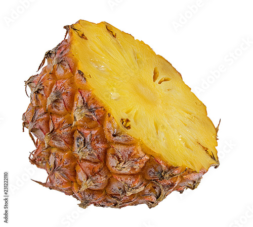 Świeży ananas odizolowywający na białym tle