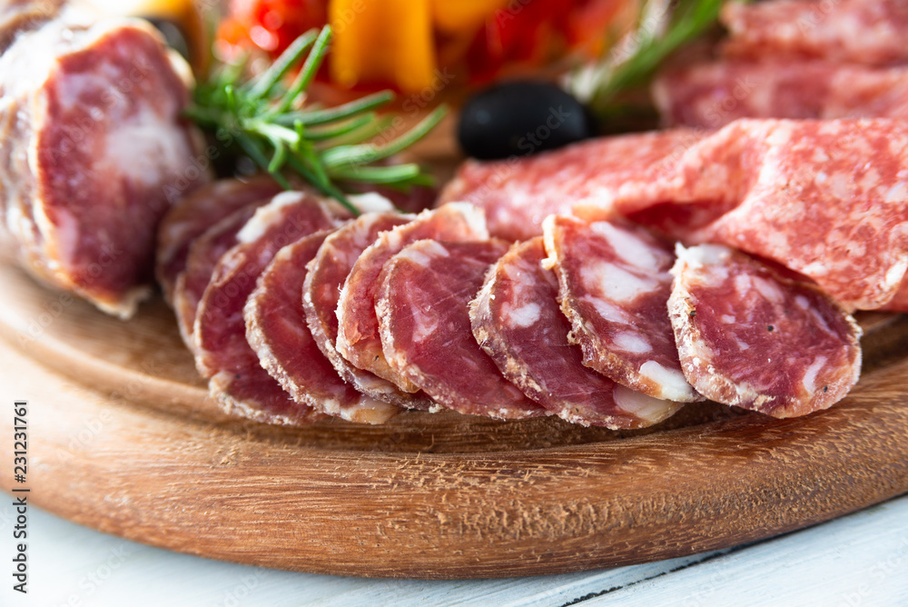 Tagliere di salame italiano