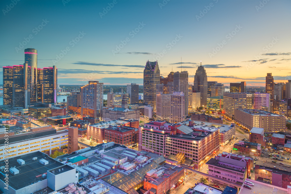 Naklejka premium Detroit, Michigan, USA Downtown Skyline at Dusk