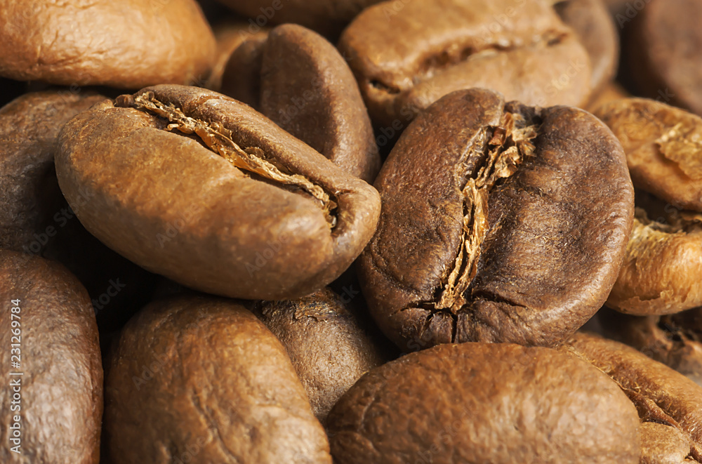 Obraz premium Close up roasted stack of coffee beans