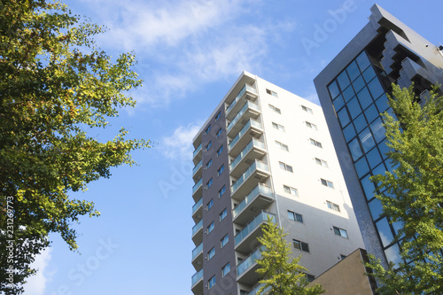 マンション　イメージ　見上げる