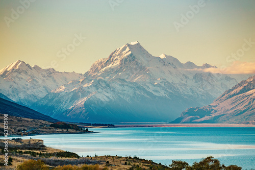 Road to Mt Cook, the highest mountain in New Zealand. © Cozyta