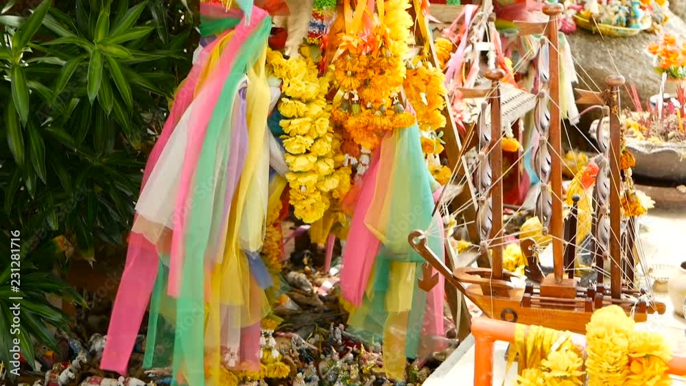 Stockvideo Wooden miniature guardian spirit house. Small buddhist